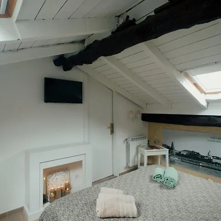 Appartamento Attic In The Heart Of - Kiko's Attic Côme