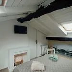 Apartment Attic In The Heart Of - Kiko's Attic Como